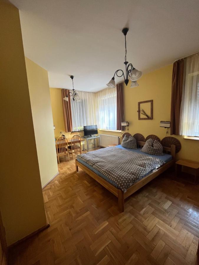 Villa Centrum With Access Kitchen (Adults Only) Zielona Góra Eksteriør bilde